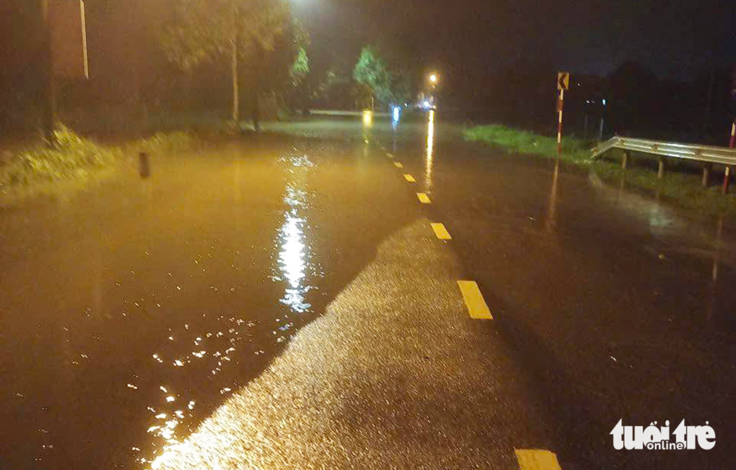 秋盆河洪水部分地区超警戒水位3级,岘港今日继续大雨